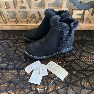 🖤Black ankle boots-toddler girl size 8 faux fur🖤